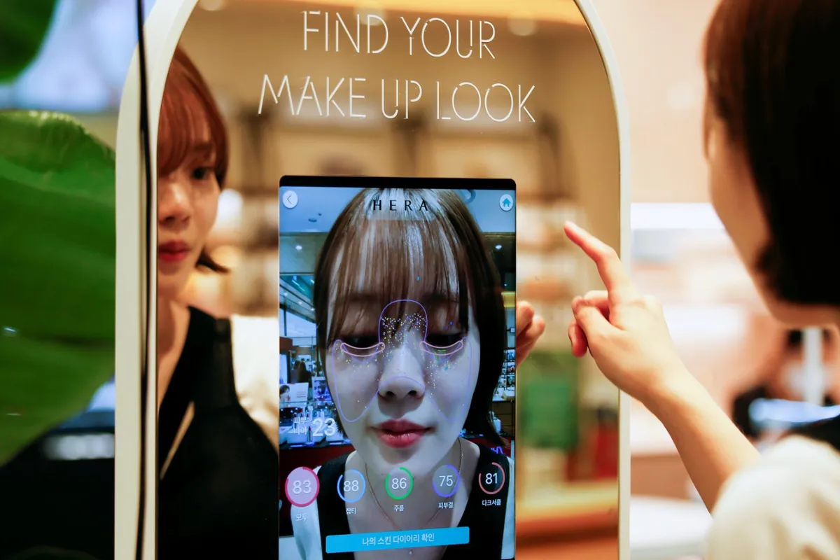 Bản tin ngành mỹ phẩm tuần 6-12/4/2026: Niche Beauty Lab Việt Nam ra mắt, cảnh báo mỹ phẩm giả trên TikTok/Shopee, Cocoon chính thức cập nhật thương hiệu thuần chay 100%, Thông tư 34/2025/TT-BYT về công bố mỹ phẩm có hiệu lực.