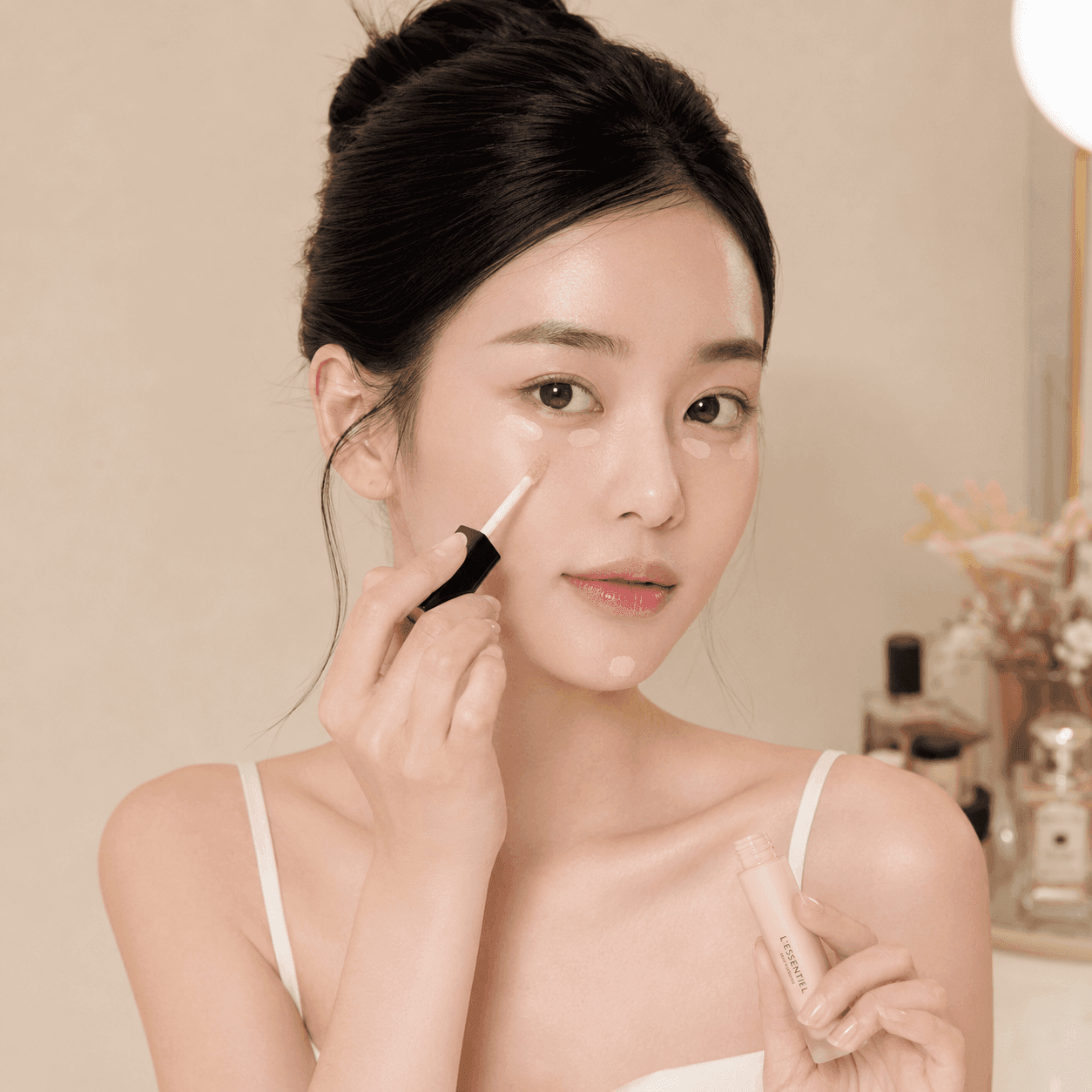 Kem nền hay kem che khuyết điểm dùng trước? Hướng dẫn thứ tự trang điểm chuẩn, kỹ thuật Underpainting 2025 để có lớp nền mịn, che khuyết điểm tối ưu.