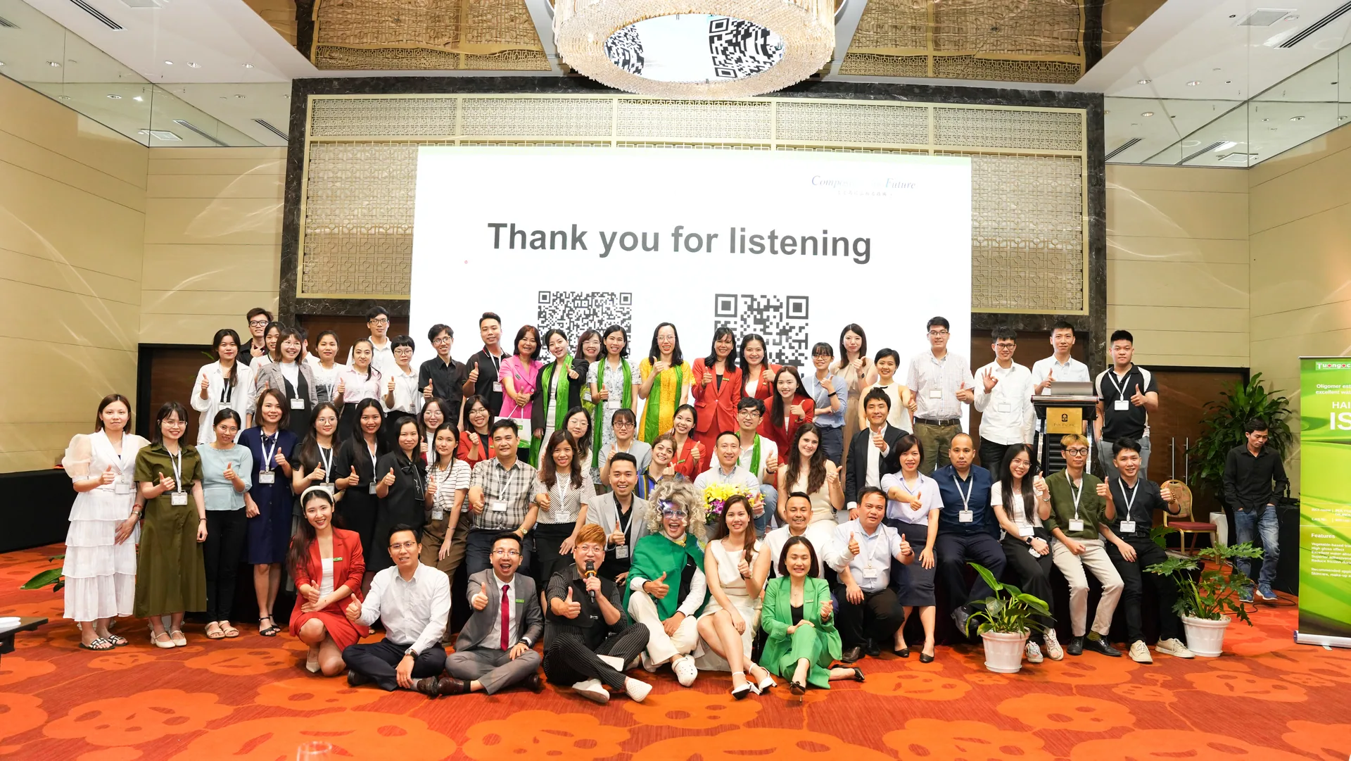Tập thể nhân viên Seoul Cosmetic chụp ảnh chung tại hội thảo